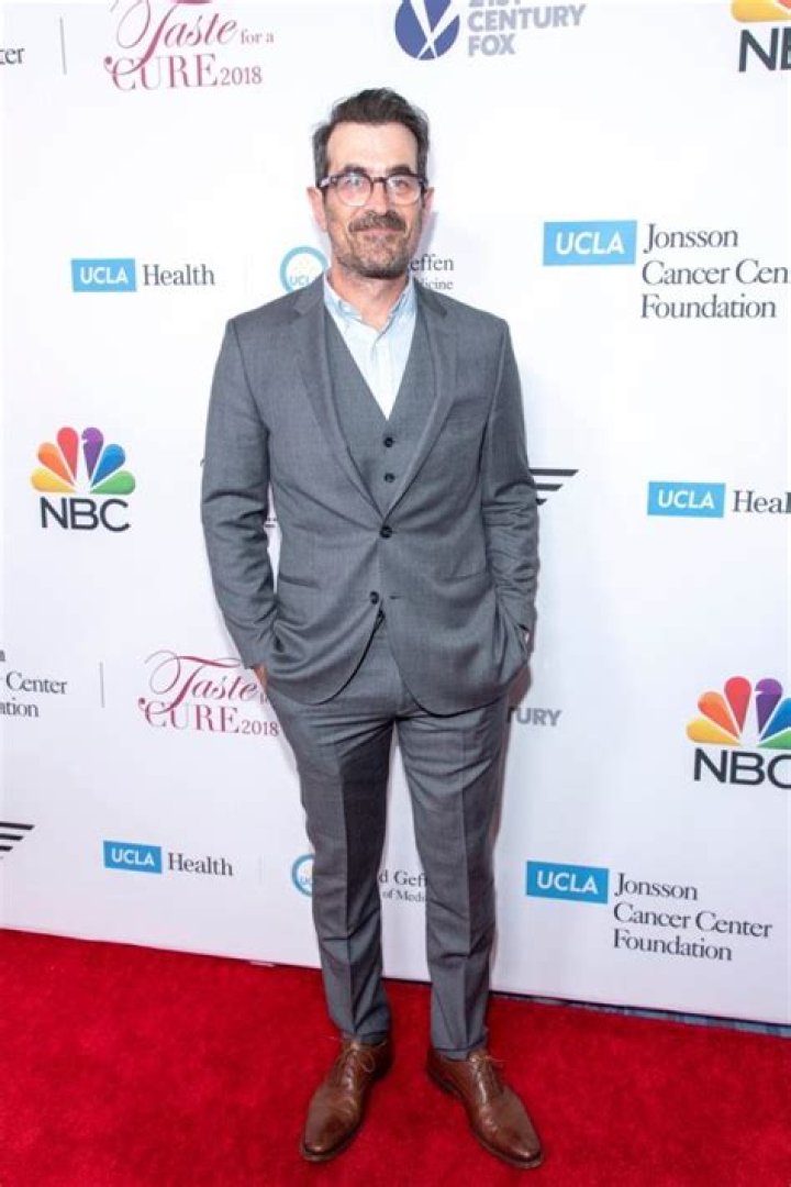 10 Amazing Bodies of Modern Family Stars  — Celebwell