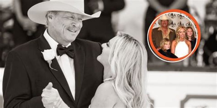 Alan Jackson Biography - Facts, Childhood, Family Life & Achievements