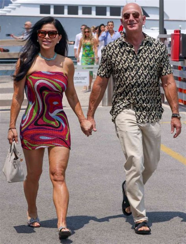 Alex Scott in Bathing Suit Enjoys "Smiles, Sunsets and Good Company" — Celebwell