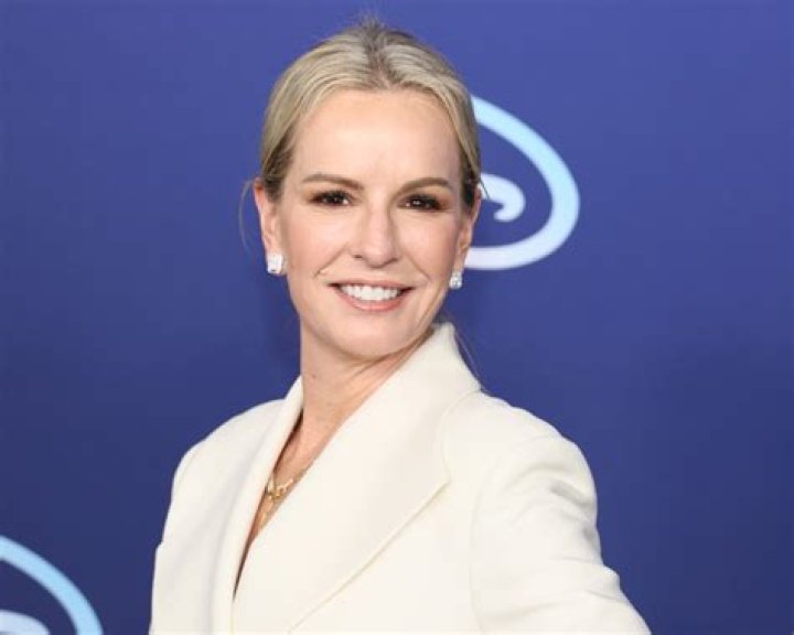 Dr. Jennifer Ashton in Bathing Suit is "Running Into 2023" — Celebwell