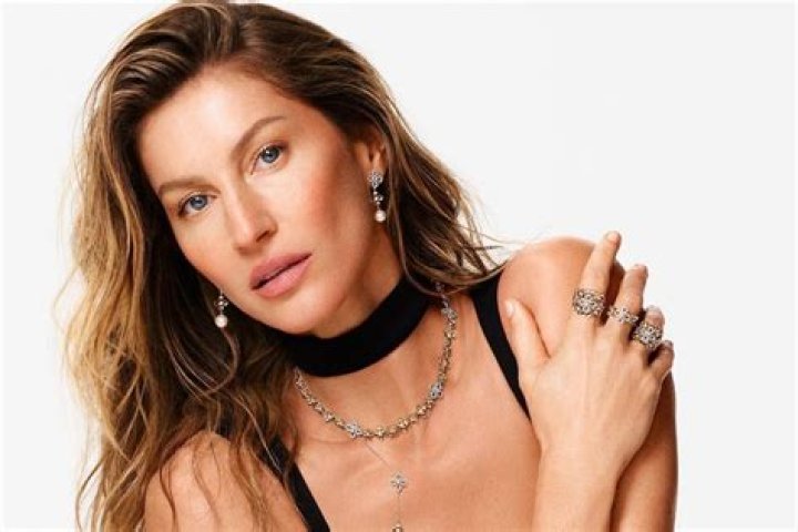 Gisele Bündchen Biography - Facts, Childhood, Family Life & Achievements