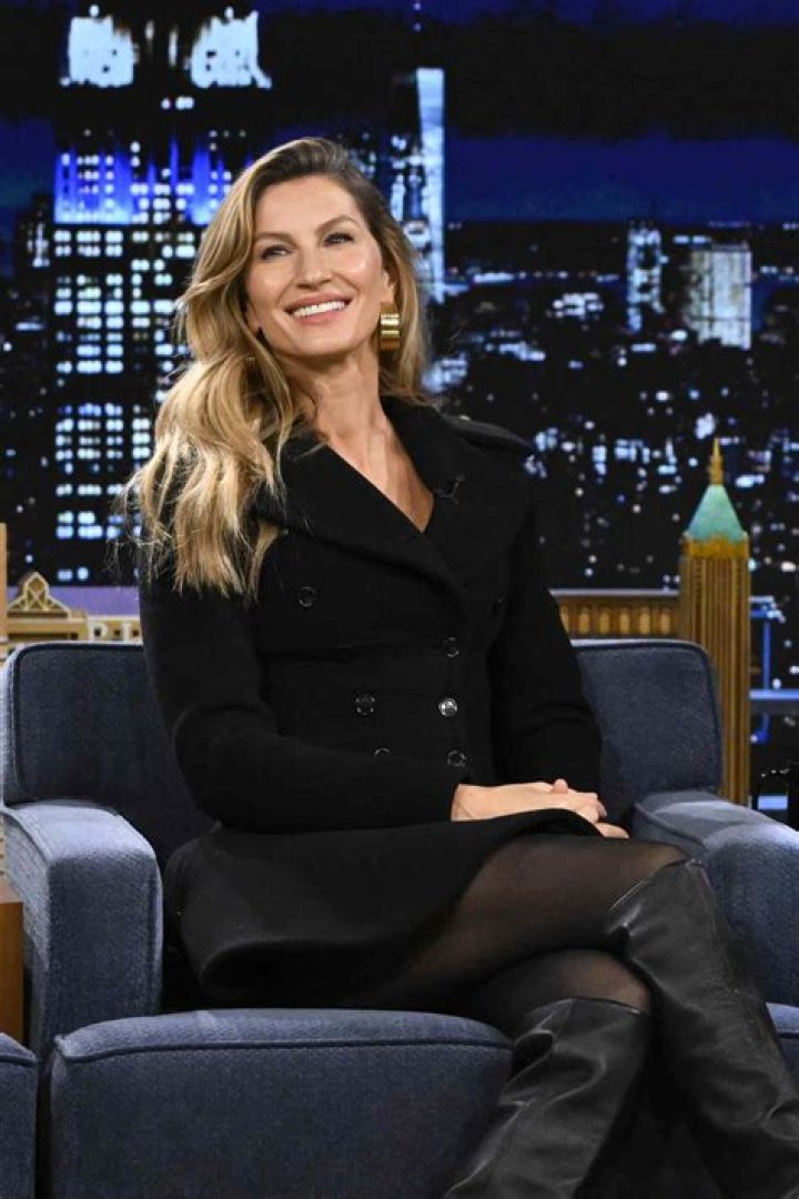 Gisele Bündchen in Bathing Suit is "Major" — Celebwell
