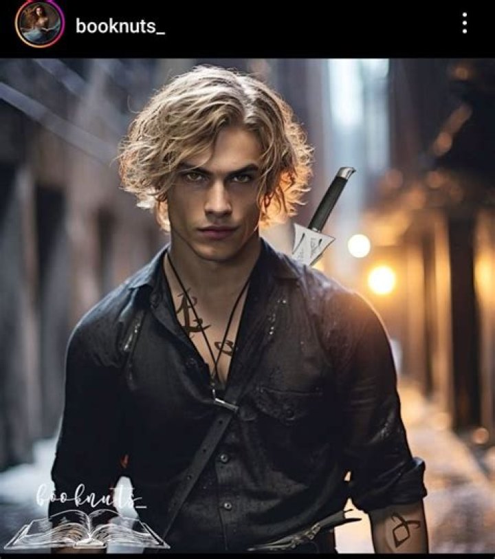 How old is Magnus in Shadowhunters? – Celebrity