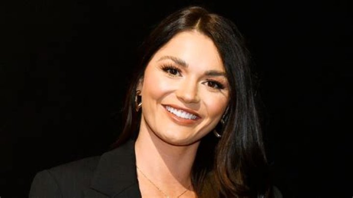 India Reynolds in Bathing Suit is "Incredible" — Celebwell