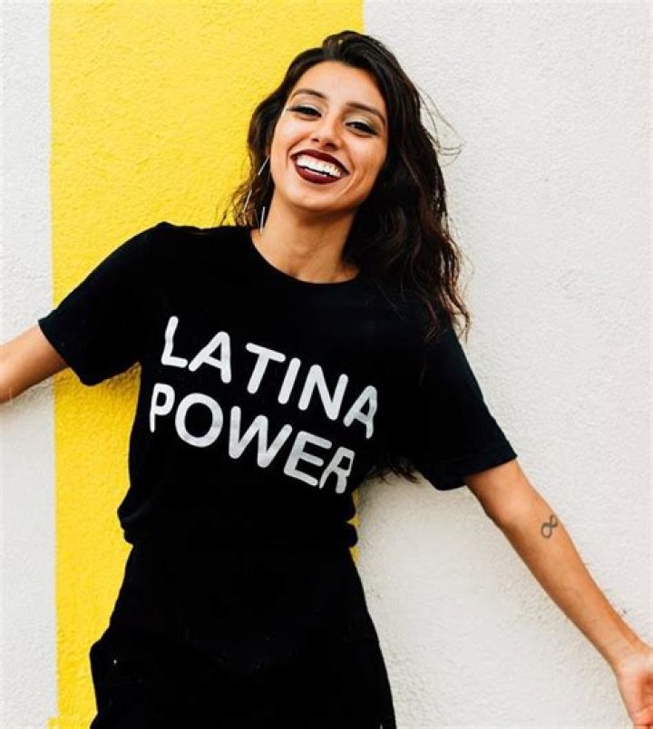 Jessica Alba Wears “Latina Power” Shirt on Latina Equal Pay Day — Celebwell