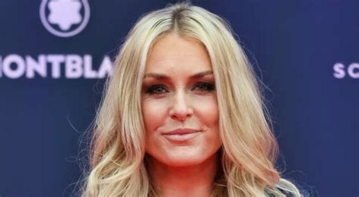 Lindsey Vonn In Workout Gear Lifts Weights For “Mental and Physical Strength”