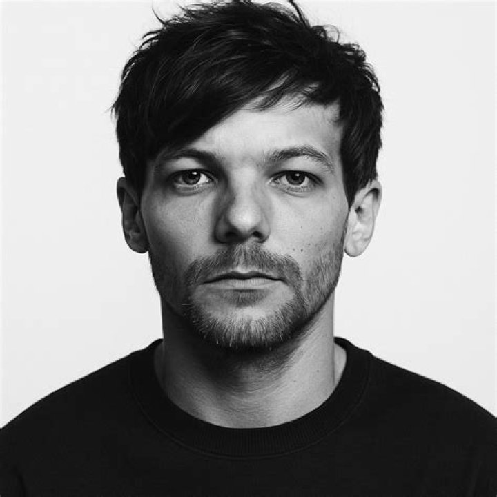 Louis Tomlinson Biography - Facts, Childhood, Family Life & Achievements