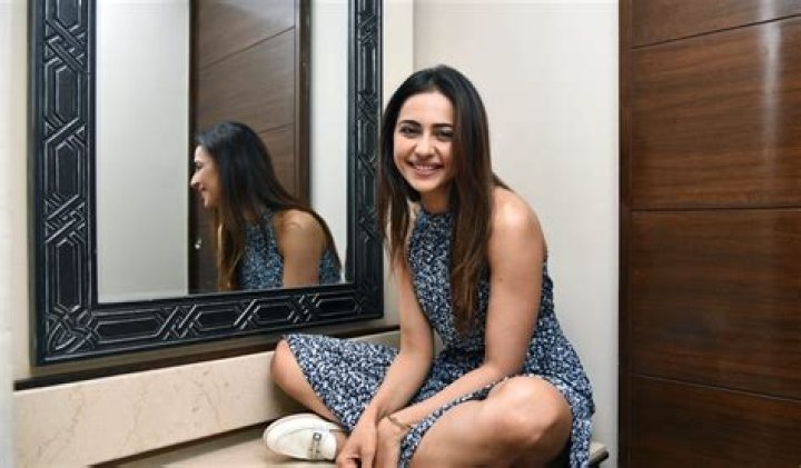 Rakul Preet Singh in Bathing Suit Says “Smile Away” — Celebwell
