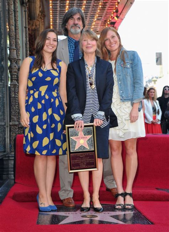 Schuyler Fisk - Bio, Facts, Family Life of Actress & Singer