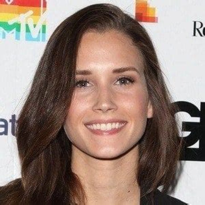 Shannon Beveridge - Bio, Facts, Family Life of YouTuber & Actress
