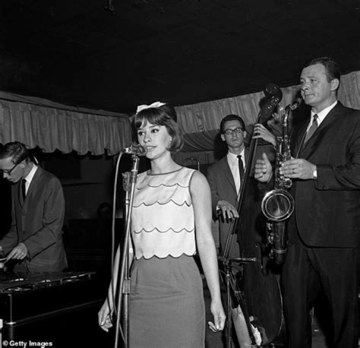 Singer Astrud Gilberto Cause of Death, Age, Bio, Husband, Chidren, Net-Worth